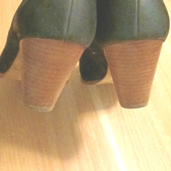 Frye "Reina" Black Nubuck Leather Ankle Boots in Size 9.5M - Picture 9 of 11